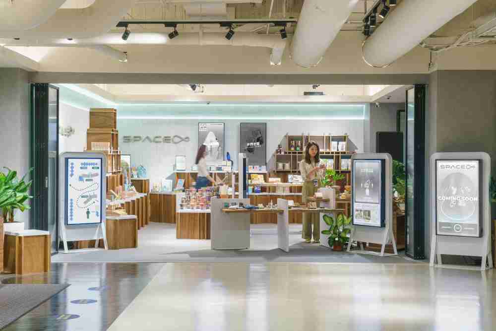 MG电玩打造永续选物商店，，展示社企及社创商品，，，结合创利空间所开发的智能零售系统，，，整合多元产品信息，，，，让无人商店扮演公益行动的推手