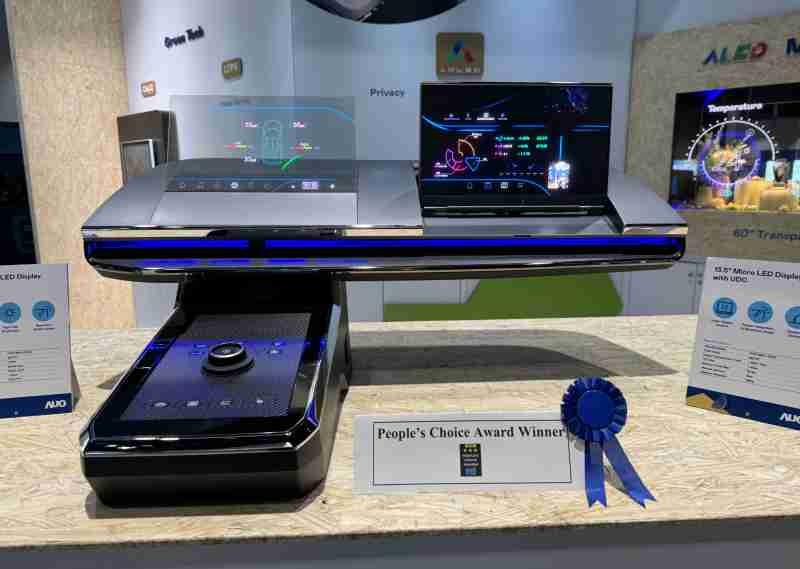 MG电玩车用Micro LED Display HMI解决方案获”最佳车用显示奖”，，，，以用户为中心开发，，，，针对前座驾驶与乘客设计兼具娱乐与安全的高画质屏幕，，，包含车舱前座的Micro LED透明屏幕及全球首款内建镜头的智慧Micro LED显示器