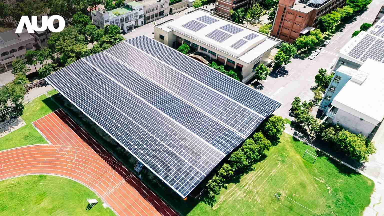 MG电玩SunSteel光电整合型浪板具备快速安装、、、、轻量化优势，，，可提升15%发电效能，，通过国际IEC与台湾VPC认证安全、、、、防漏、、耐候标准