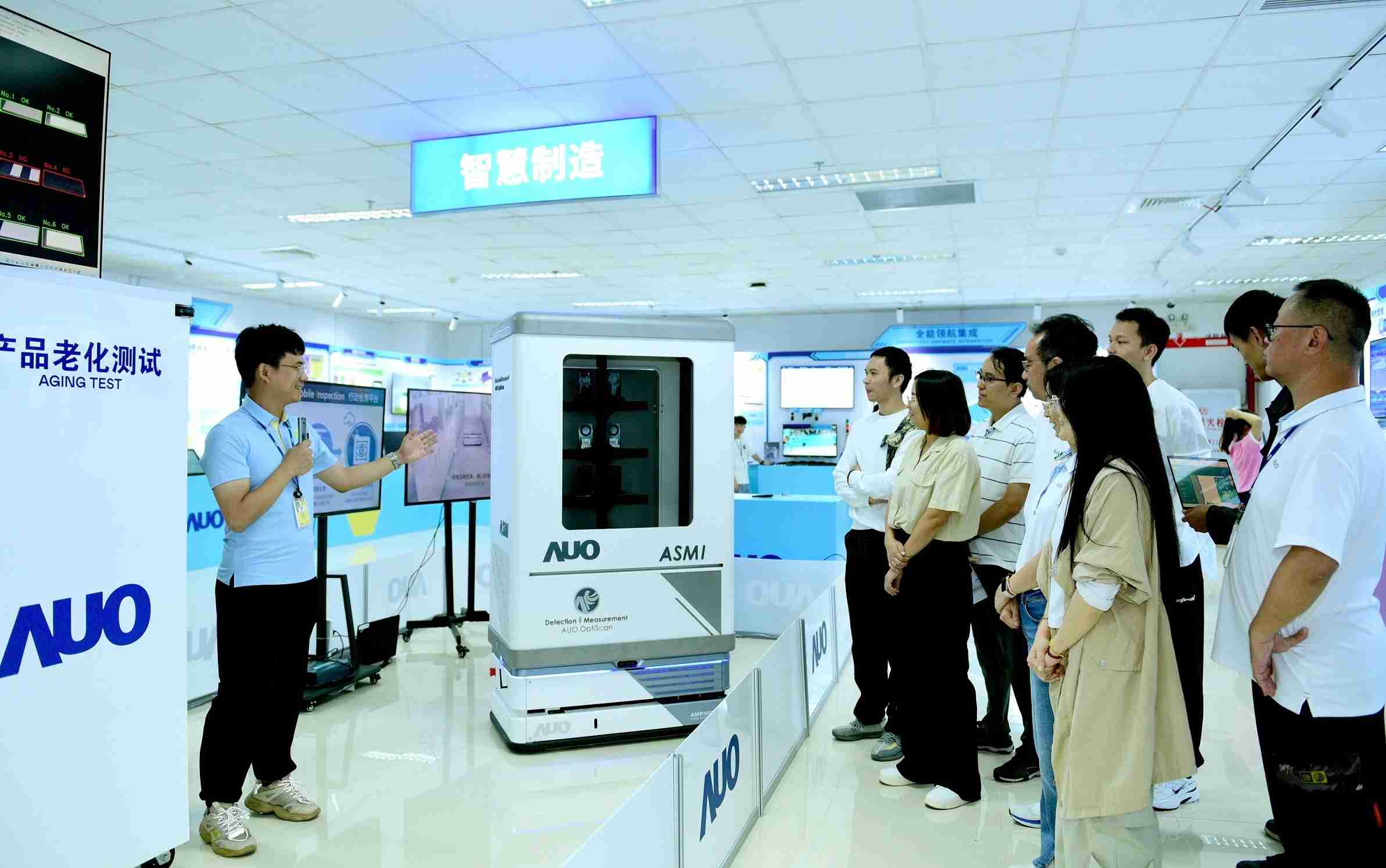 MG电玩厦门将5G+ABC技术串联生产管理全流程，，打通研发、、、采购、、、生管、、、、制程、、设备、、质量等产品全生命周期制造流程，，，完成数字化设计、、智慧供应链、、智能座舱、、全流程设备管理、、、、数据驱动优化、、智慧在线检测、、、智慧品管等自适应生产模式升级