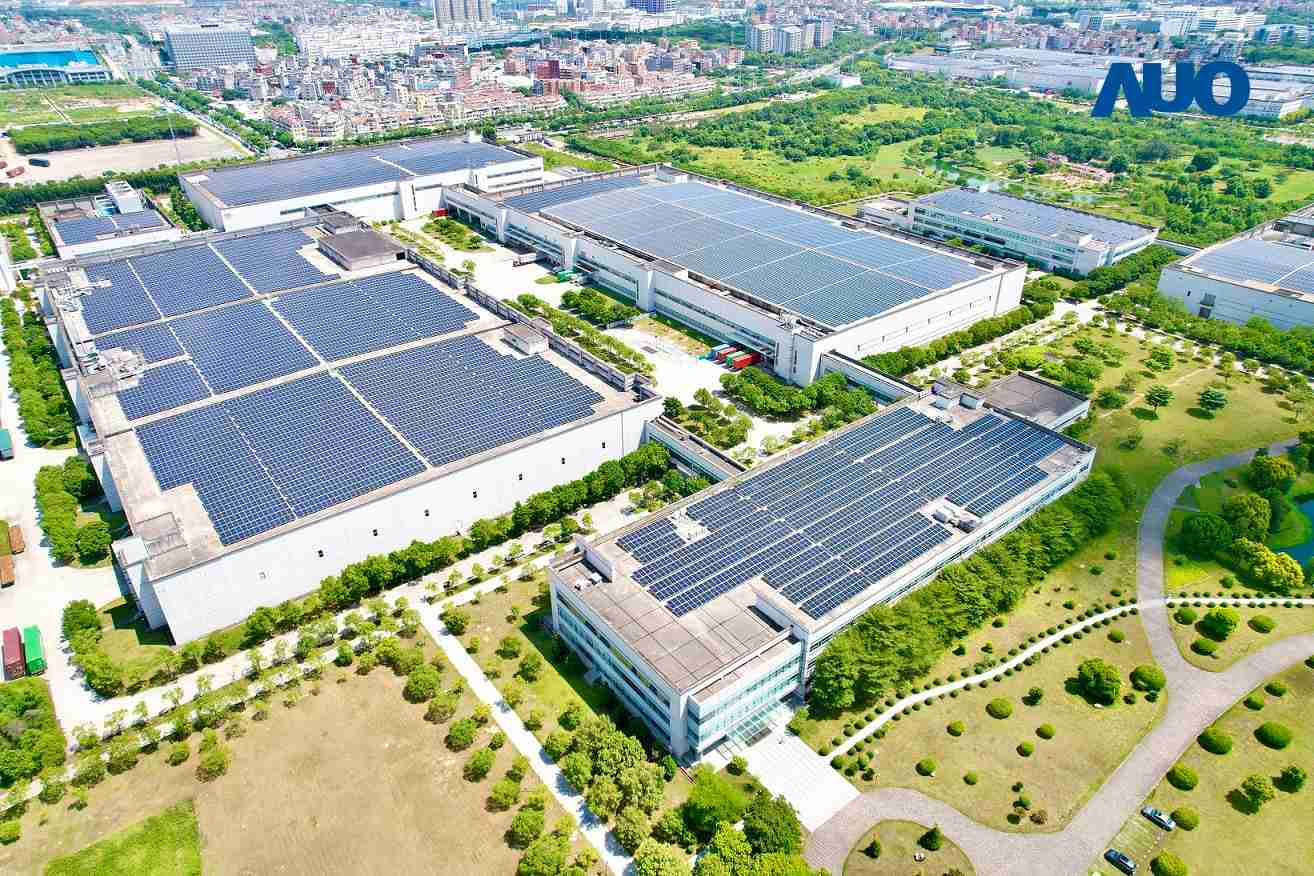 MG电玩厦门推动智能制造同时，，，，透过绿电创能纵深推进绿色转型，，，，厂区全屋顶铺设太阳能光伏板，，，，每年太阳能发电 2,600多万度